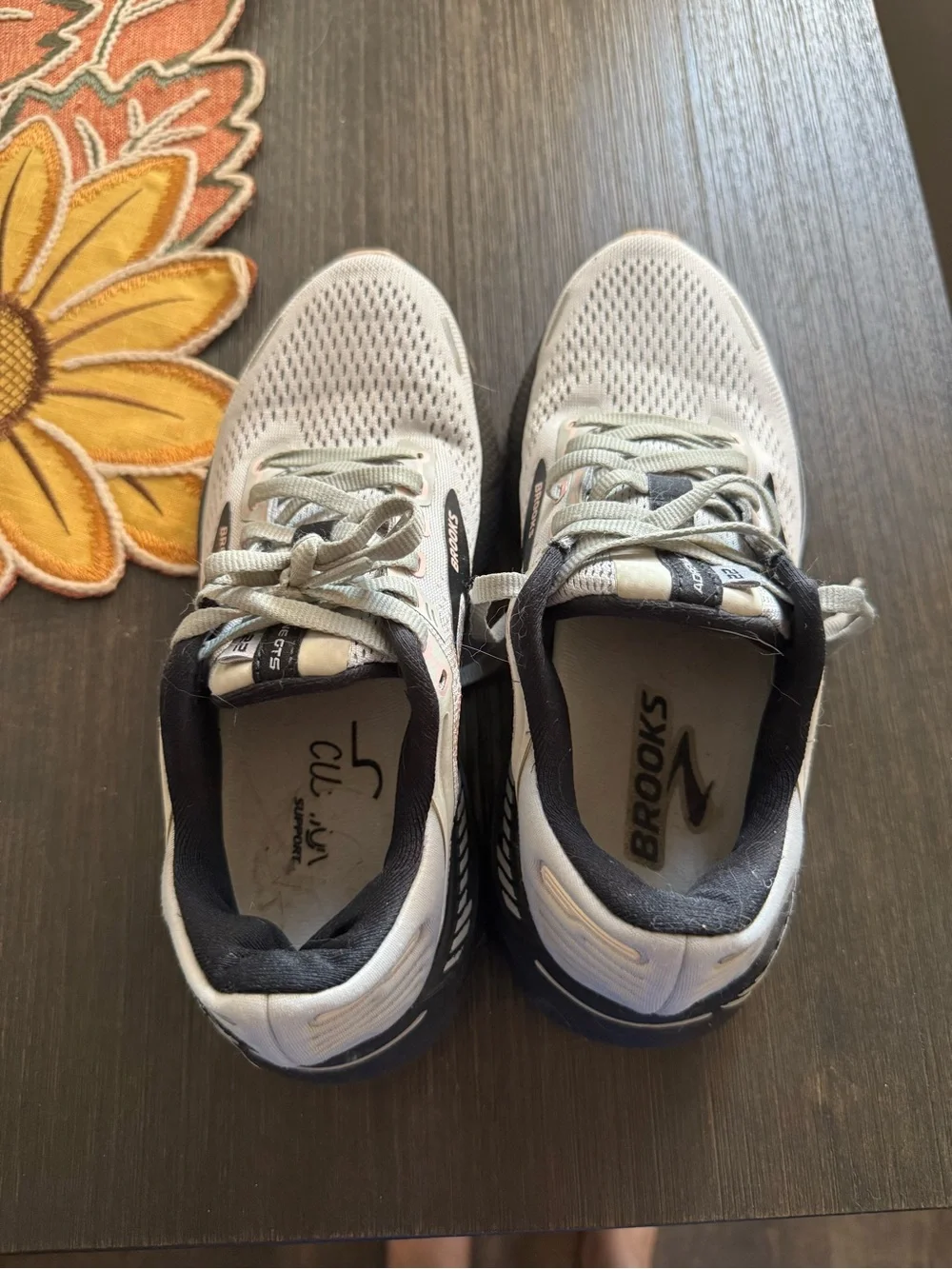 Women’s brooks running shoes